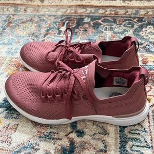 APL Women's TechLoom Breeze